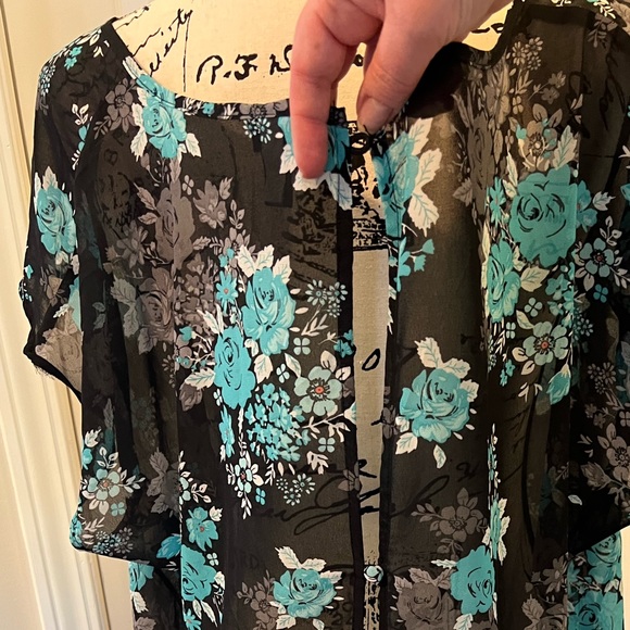 Torrid Size 1 High Low Top EUC 1X Worn Once - Picture 5 of 9